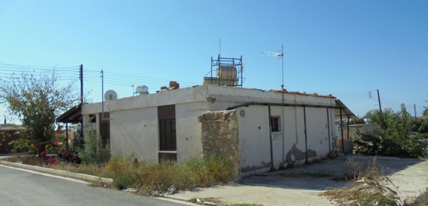 Paphos Chloraka Bungalow For Sale RMR40139