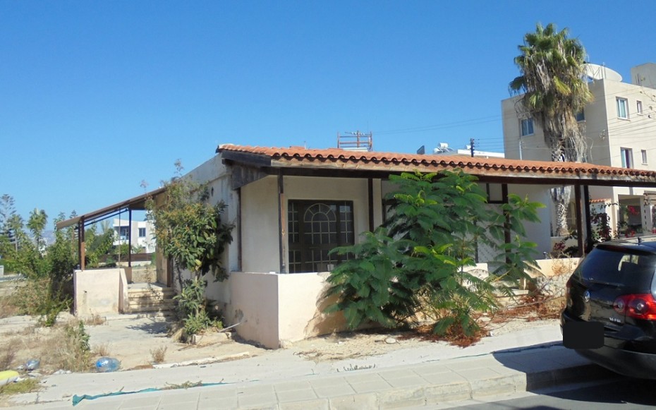 Paphos Chloraka Bungalow For Sale RMR40139