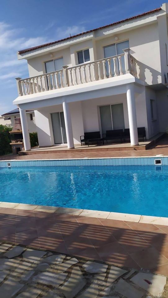 Paphos Coral Bay 3 Bedroom Villa For Rent BCR002