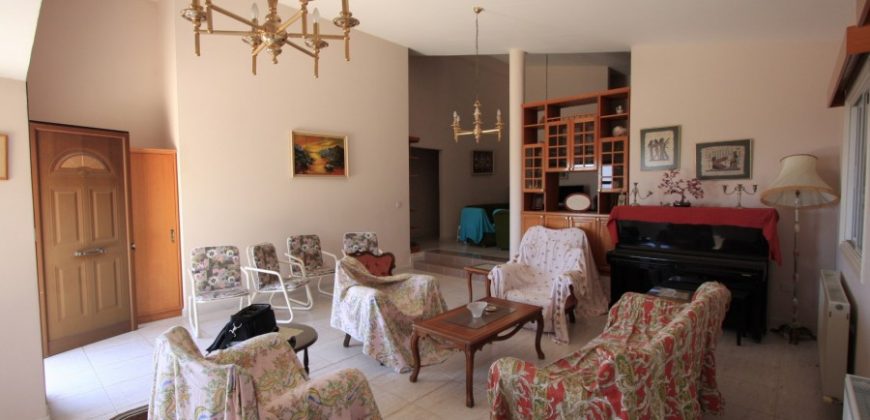 Paphos Petrideia 4 Bedroom Bungalow For Sale WWR5766