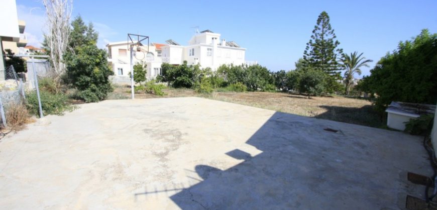 Paphos Petrideia 4 Bedroom Bungalow For Sale WWR5766