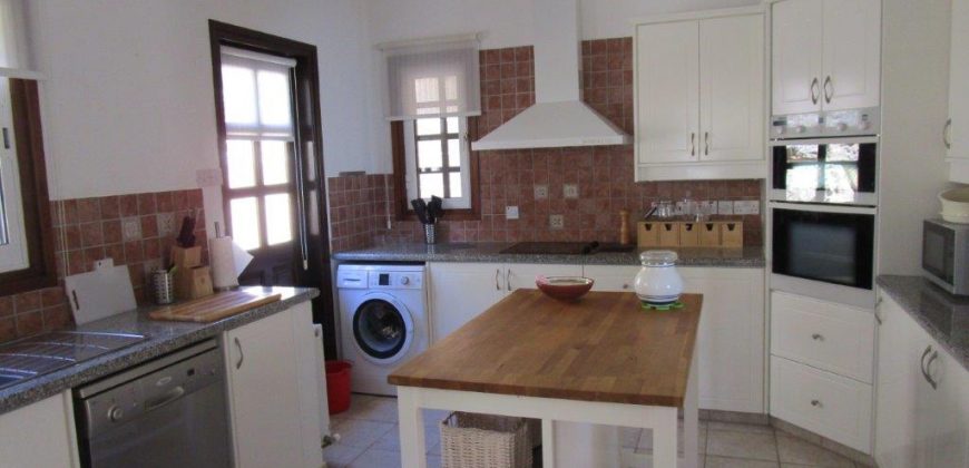 Paphos Tsada 3 Bedroom Villa For Rent LPTOLYV57