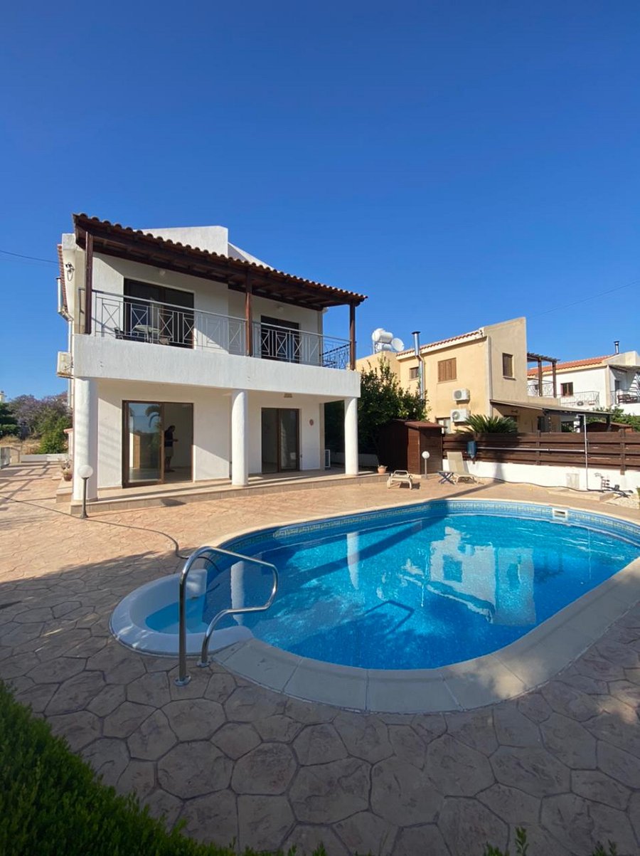 Paphos Anarita 3 Bedroom Villa For Rent GRP005