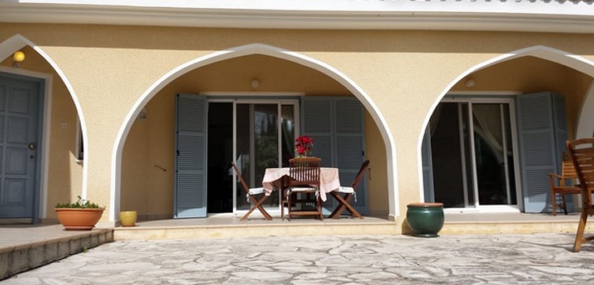Paphos Peyia Coral Bay 3 Bedroom Villa For Rent BCP086
