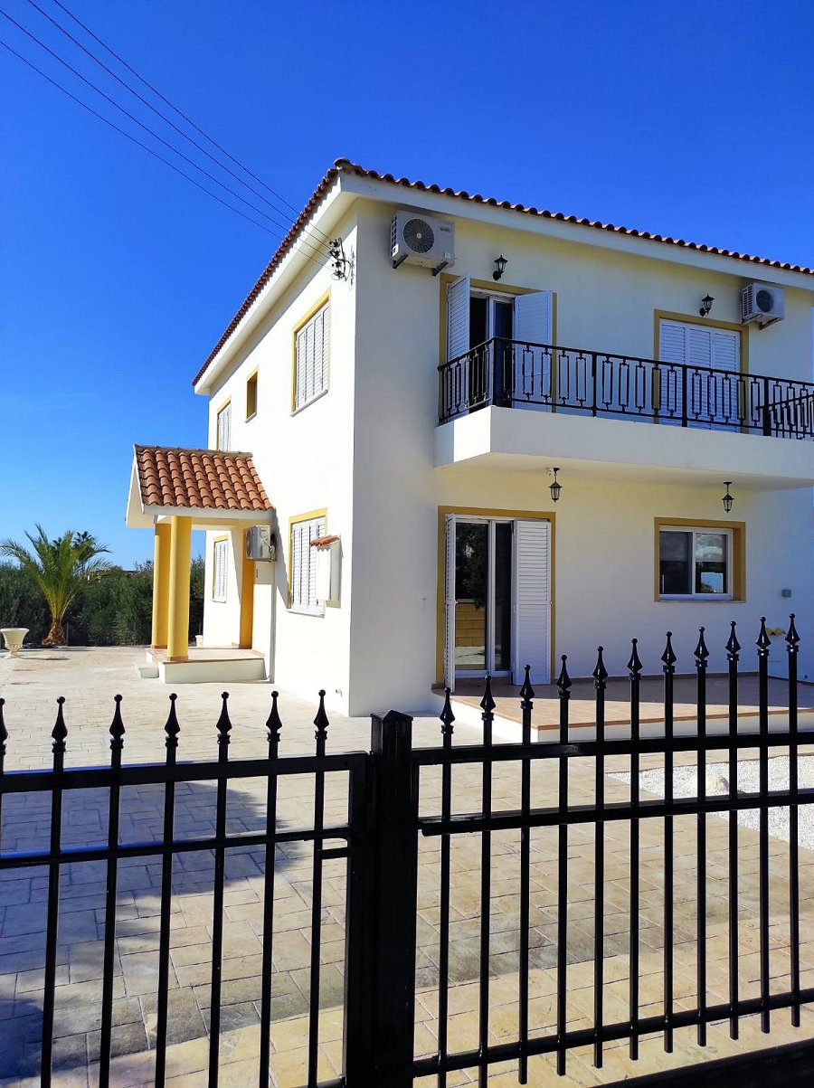Paphos Chloraka 4 Bedroom Villa For Rent BC358