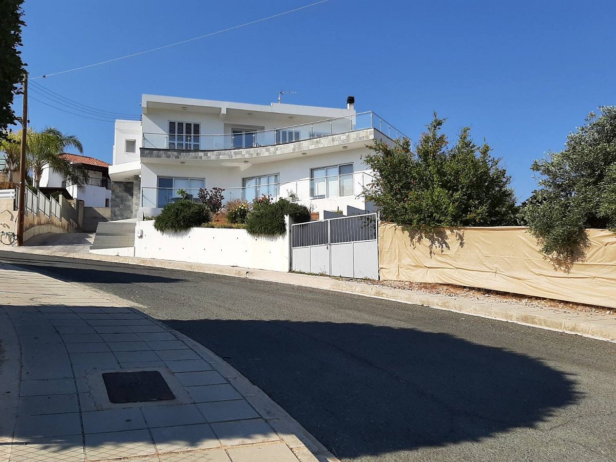 Paphos Peyia 4 Bedroom Villa For Rent GRP027