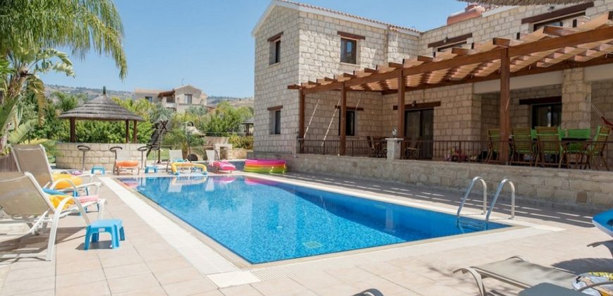 Paphos Simou 4 Bedroom Villa For Rent XRP003