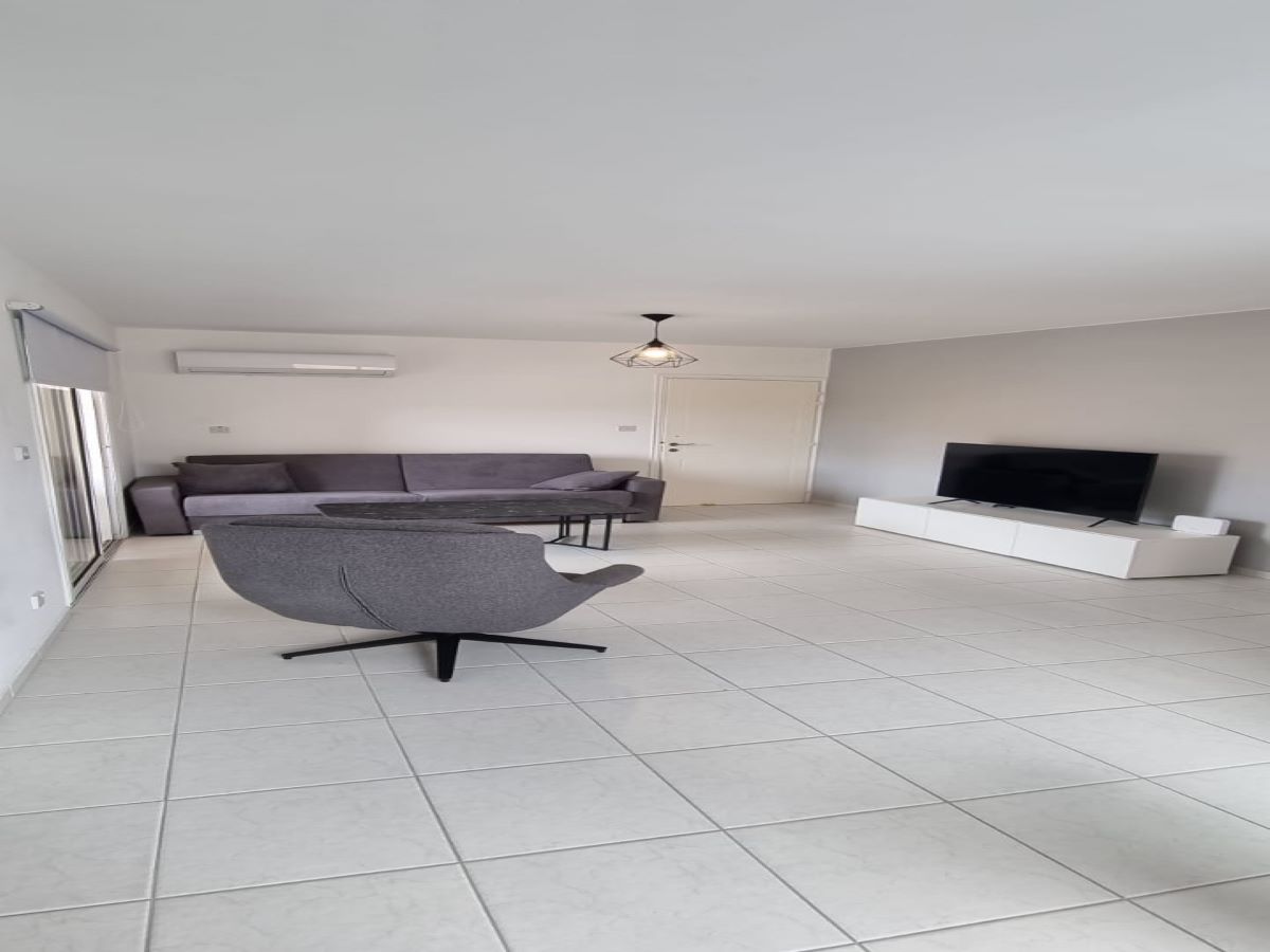 Kato Paphos Universal 2 Bedroom Apartment For Rent XRP016