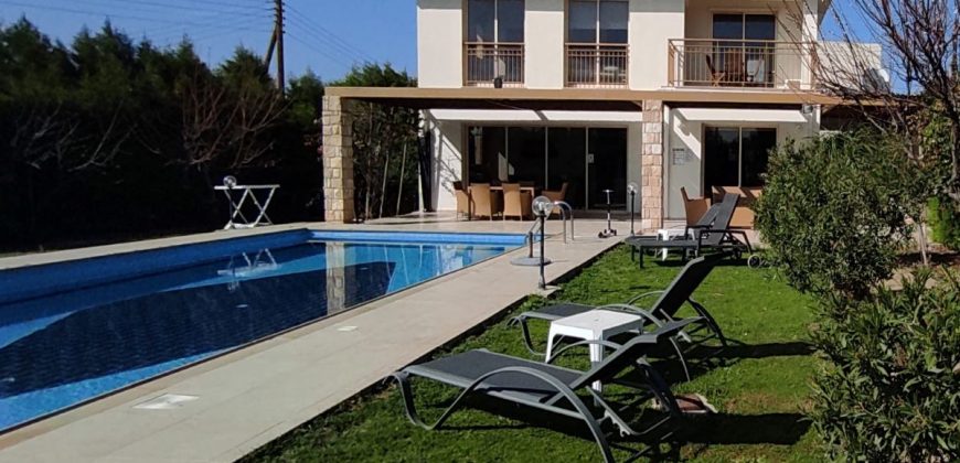 Paphos Chloraka 4 Bedroom Villa For Rent XRP020