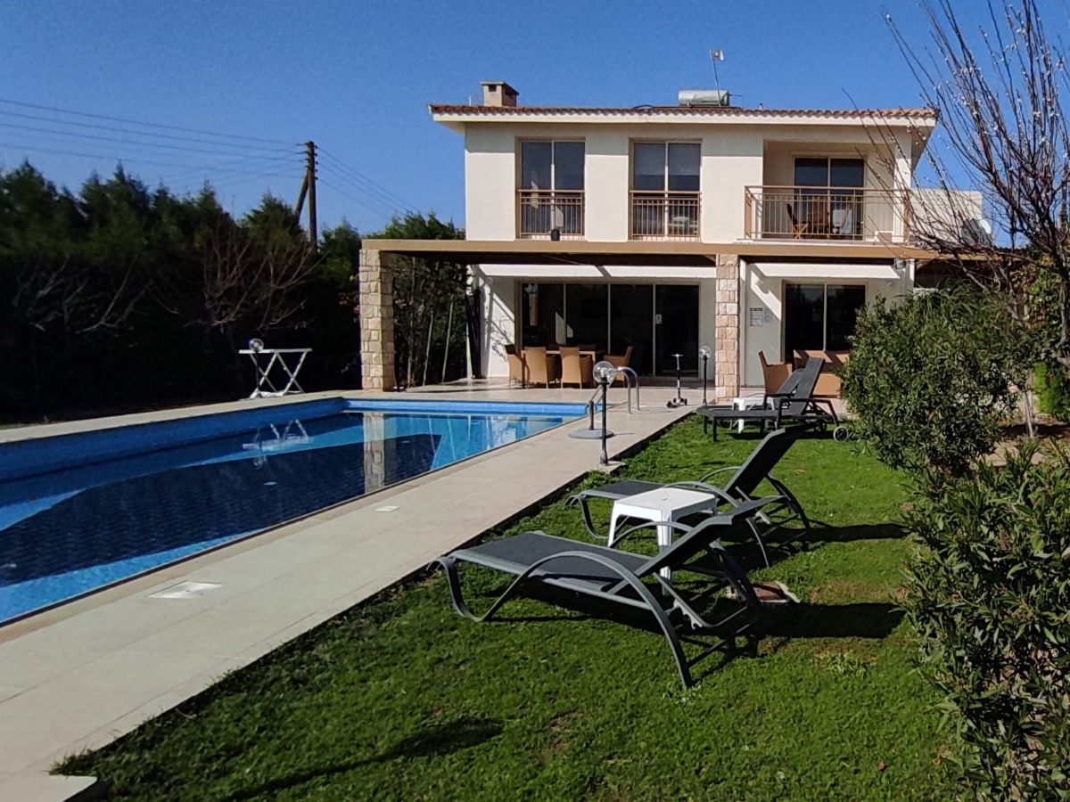 Paphos Chloraka 4 Bedroom Villa For Rent XRP020