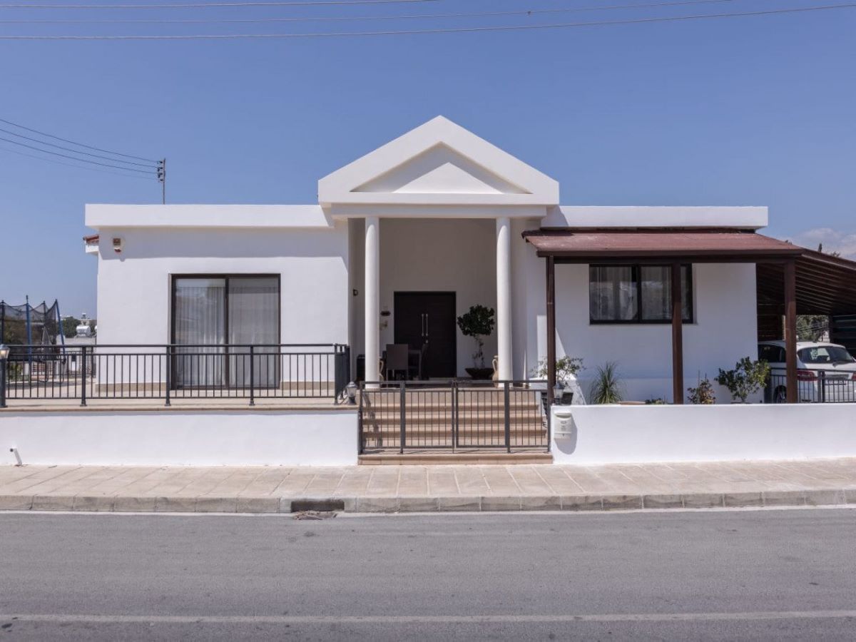 Paphos Chloraka 5 Bedroom House For Sale FCP42970