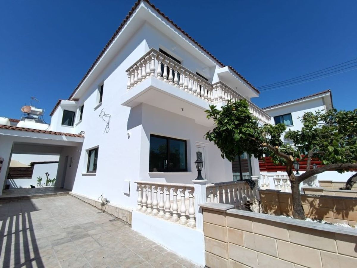 Paphos Chloraka 4 Bedroom Villa For Sale PNV21976