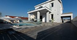 Paphos Kouklia 4 Bedroom Villa For Rent XRP027