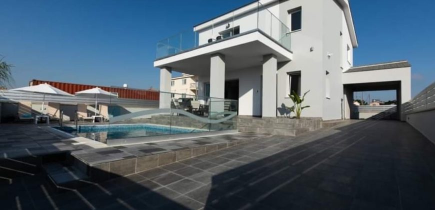 Paphos Kouklia 4 Bedroom Villa For Rent XRP027