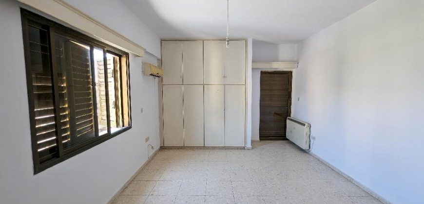Paphos Town 3 Bedroom Apartment For Sale AMR38242