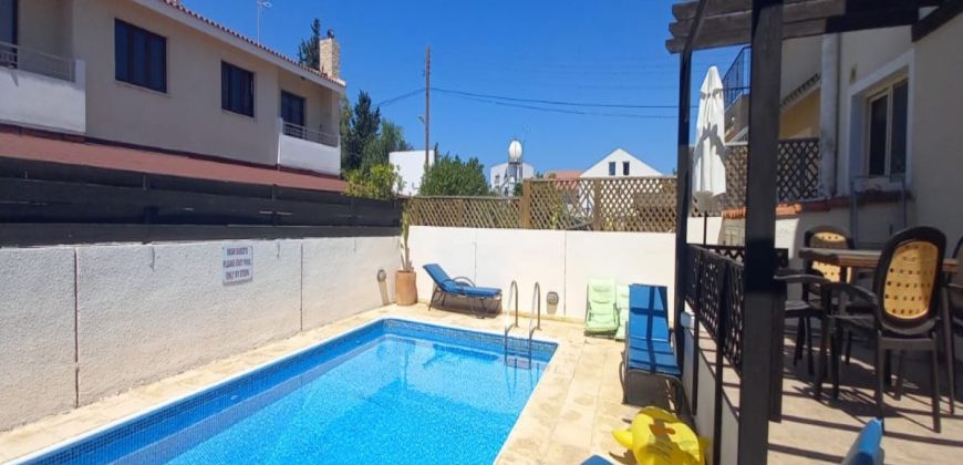 Kato Paphos Universal 3 Bedroom Villa For Rent XRP037