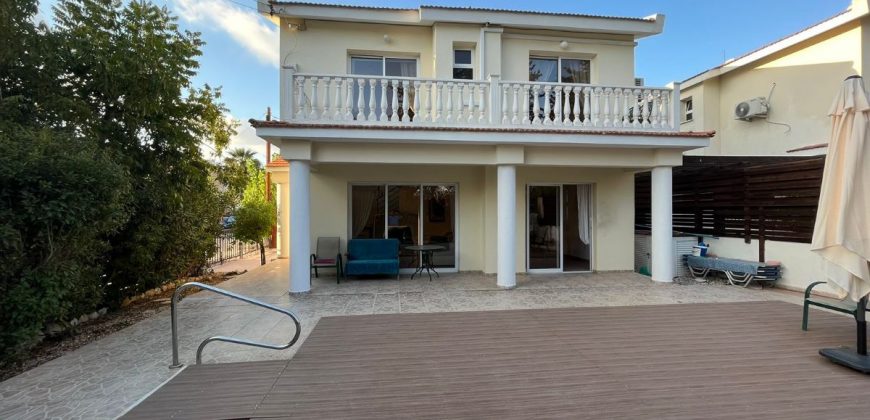 Kato Paphos Universal 3 Bedroom Town House For Rent BCK069