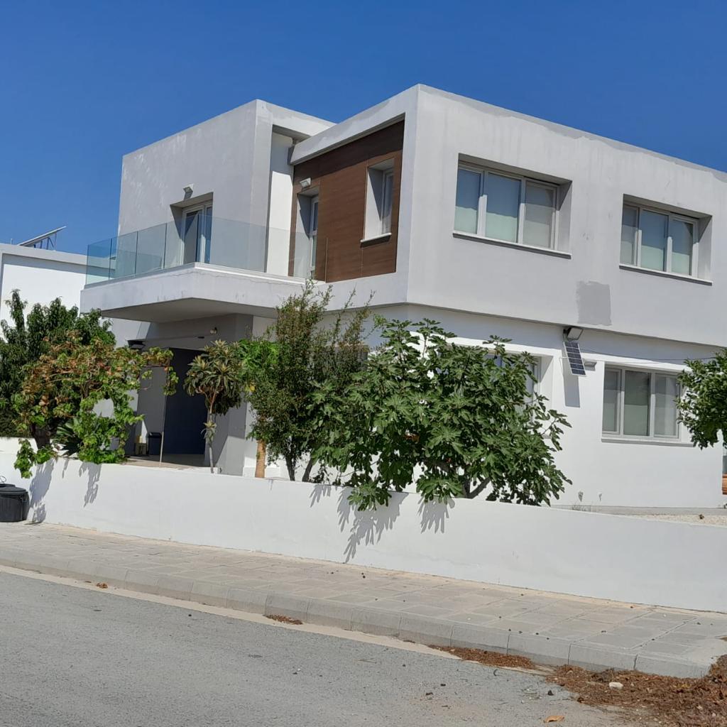 Paphos Yeroskipou 3 Bedroom Villa For Rent XRP043