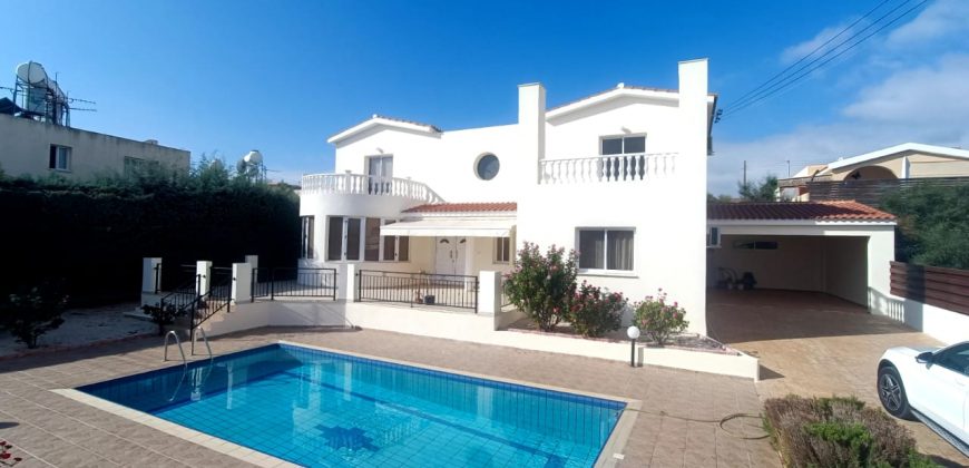 Paphos Chloraka 4 Bedroom Villa For Rent CRB002