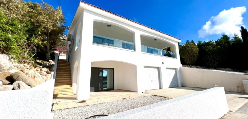 Paphos Peyia 4 Bedroom Villa For Rent XRP058