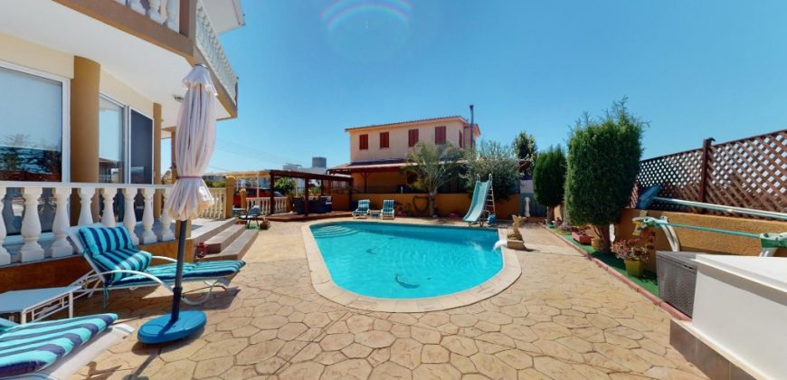 Paphos Chlorakas 4 Bedroom House For Sale DLHP0325