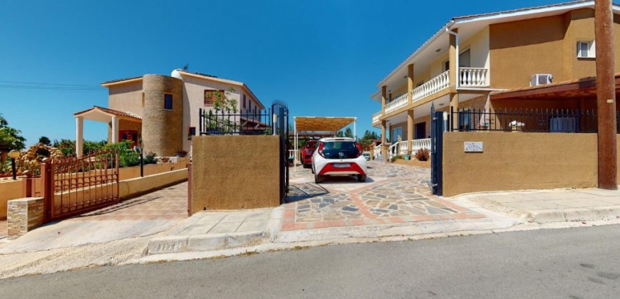 Paphos Chlorakas 4 Bedroom House For Sale DLHP0325