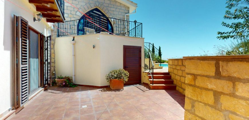 Paphos Ineia 5 Bedroom House For Sale DLHP0250