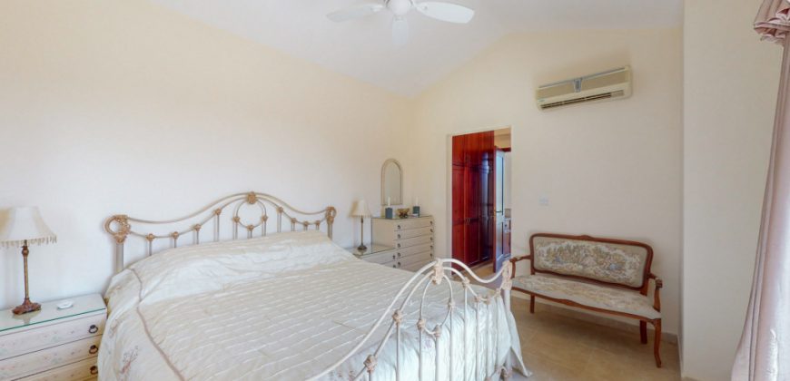 Paphos Ineia 5 Bedroom House For Sale DLHP0250