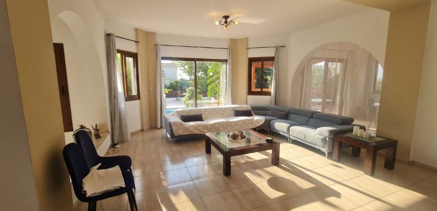 Paphos Peyia 4 Bedroom Villa For Rent GRP064