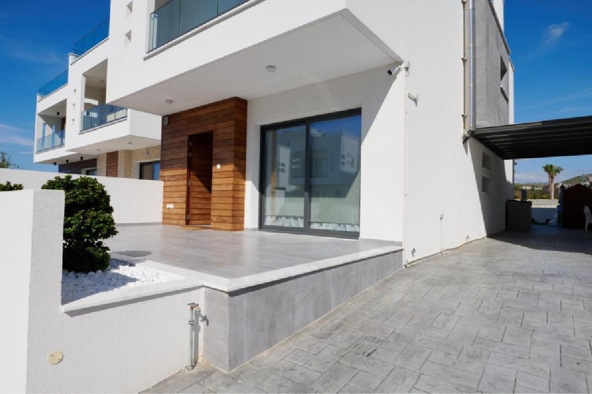 Paphos Agia Marinouda 3 Bedroom Villa Semi Detached For Sale CSR14857