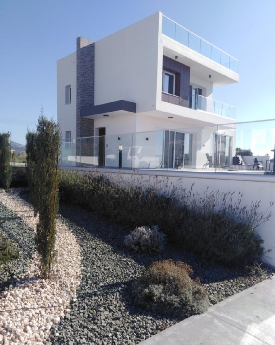 Paphos Peyia 4 Bedroom Villa For Rent XRP060