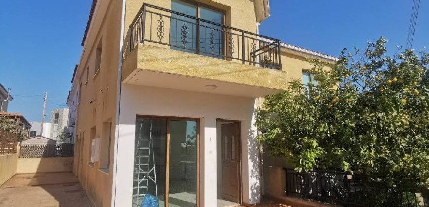 Paphos Town Center 3 Bedroom Town House For Rent KTM101115