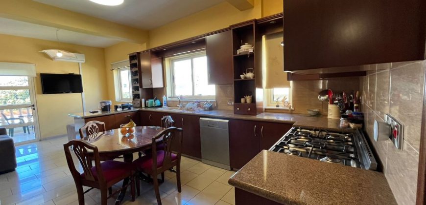Paphos Yeroskipou 4 Bedroom Apartment Penthouse For Rent BC593
