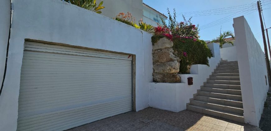 Paphos Emba 4 Bedroom House For Rent CRB006