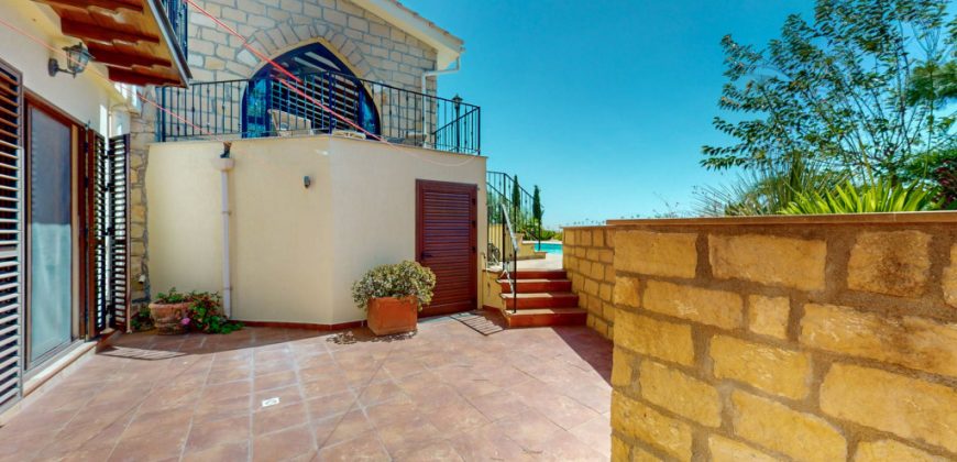 Paphos Ineia 5 Bedroom House For Sale DLHP0250