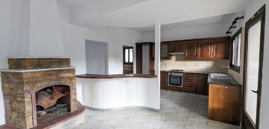 Paphos Polemi 4 Bedroom House For Sale CSR14927