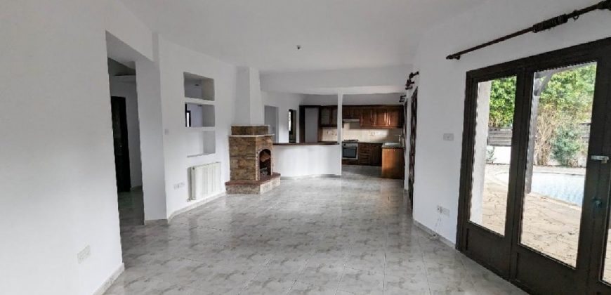 Paphos Polemi 4 Bedroom House For Sale CSR14927
