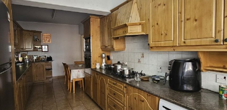 Paphos Town 3 Bedroom Apartment For Sale CSR14926