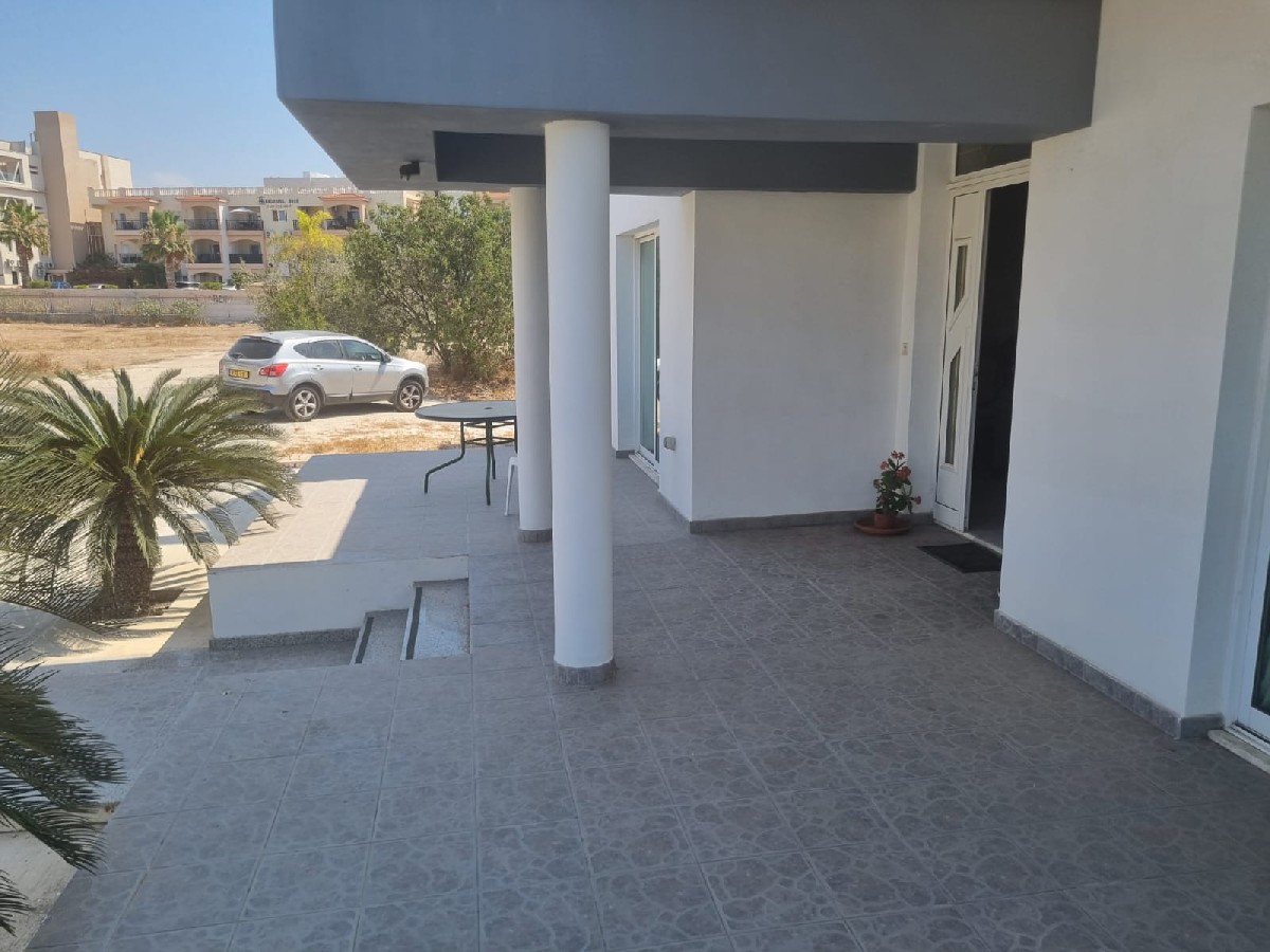 Kato Paphos Universal 4 Bedroom House For Sale BC635