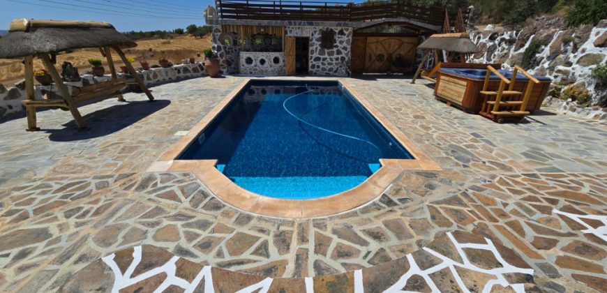 Paphos Milia 7 Bedroom House For Sale DLHP0569