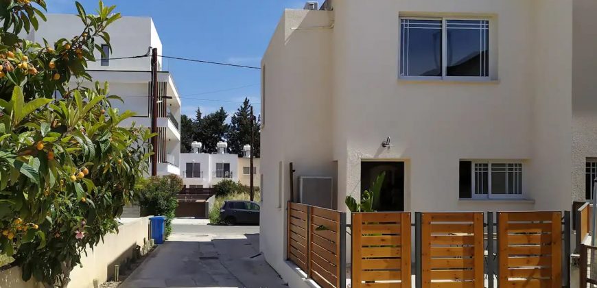 Kato Paphos Universal 2 Bedroom Town House For Rent XRP070