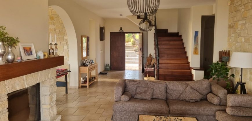 Paphos Koili 5 Bedroom Villa For Rent BC647