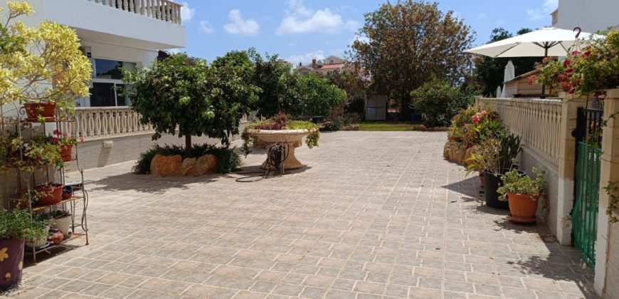 Paphos Empa 3 Bedroom Apartment For Sale DLHP0587