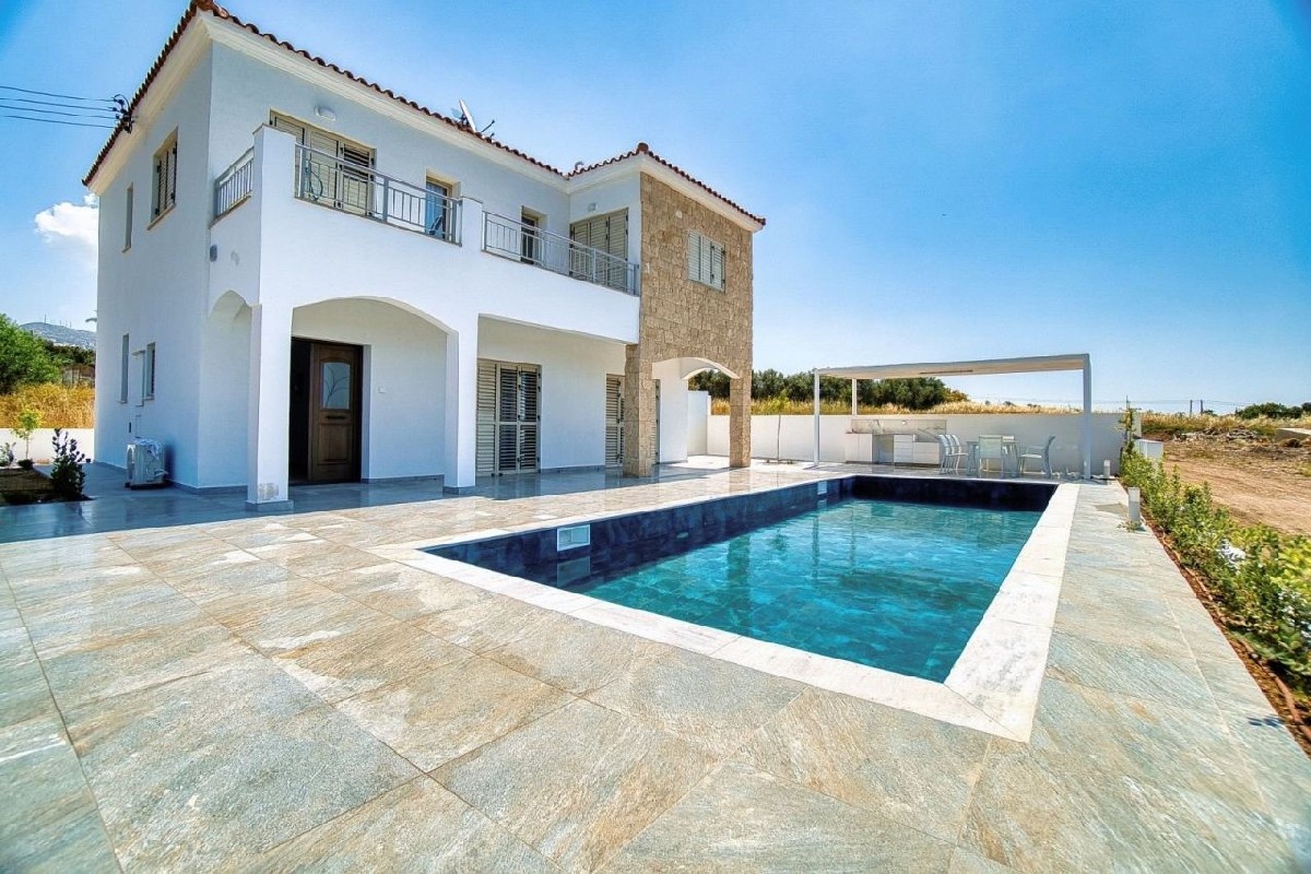 Paphos Kissonerga 3 Bedroom Villa For Sale UCH3755