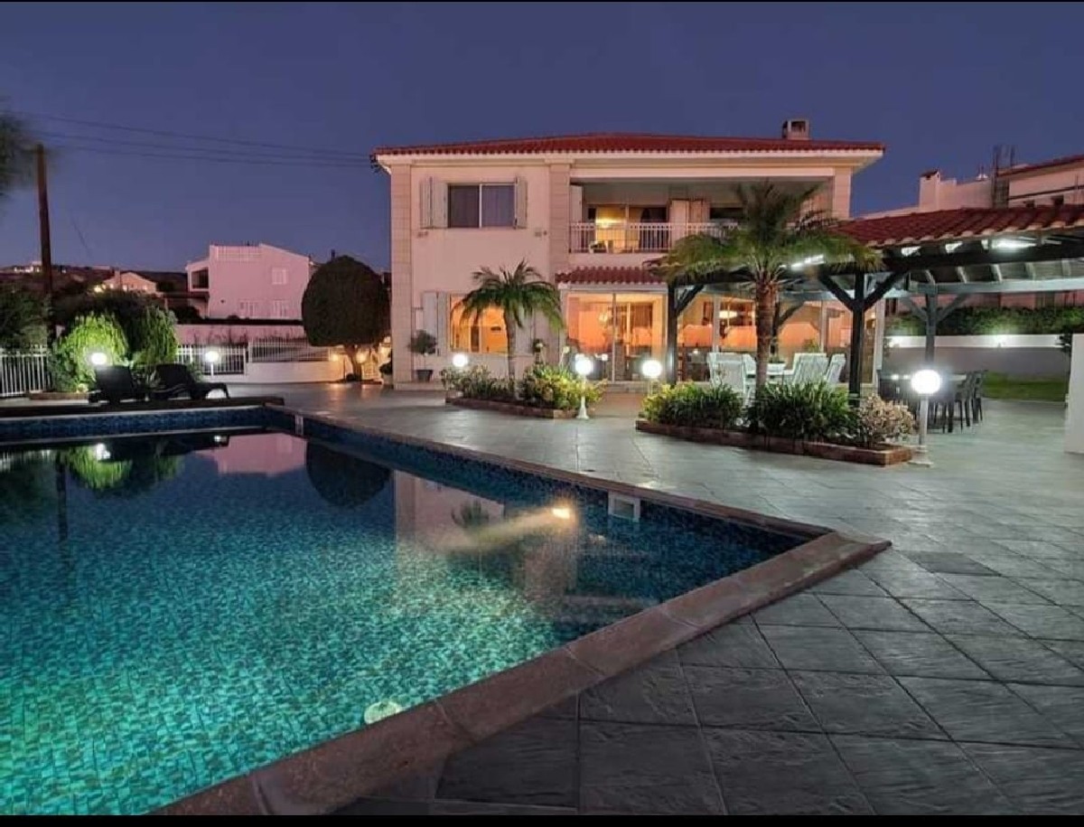 Paphos Konia 6 Bedroom Villa For Rent XRP073