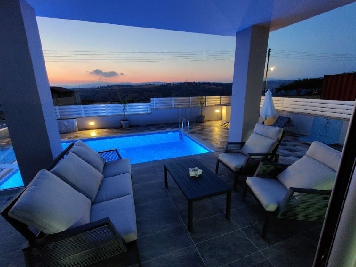 Paphos Kouklia 4 Bedroom Villa For Rent XRP075