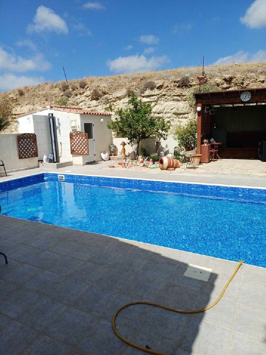 Paphos Timi 2 Bedroom Bungalow For Sale UCH3764