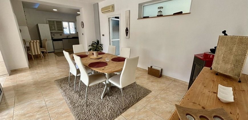 Paphos Anavargos 3 Bedroom Apartment For Sale ZTC2935