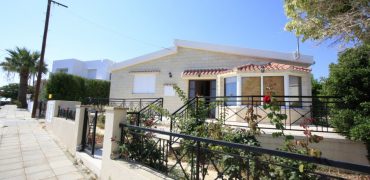 Paphos Petrideia 4Bdr Bungalow Resale For Sale WWR5766