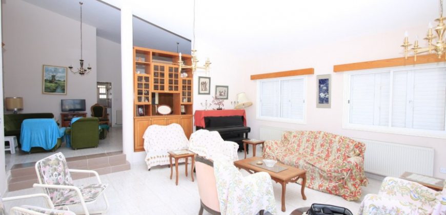 Paphos Petrideia 4Bdr Bungalow Resale For Sale WWR5766